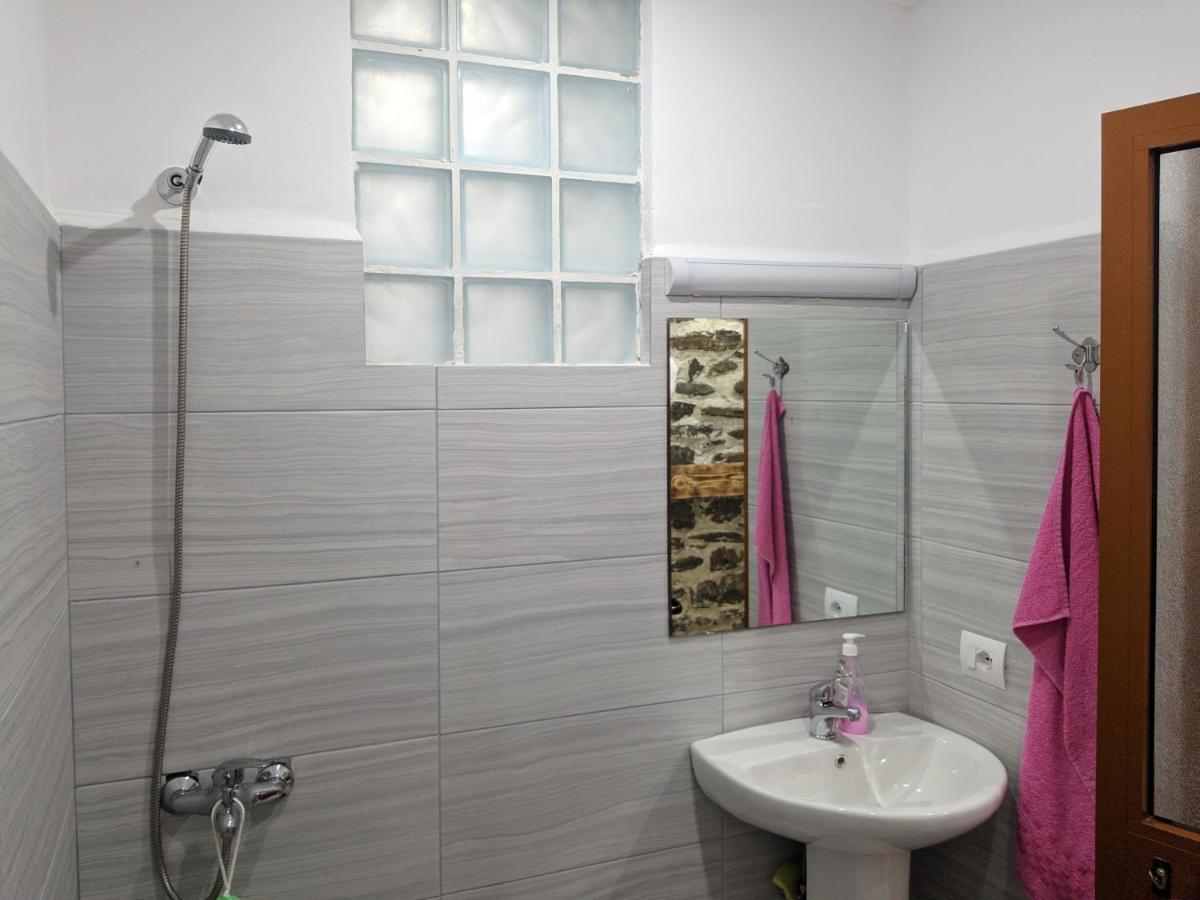 Guesthouse Alvi Përmet Kültér fotó